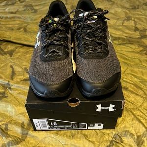 New in box under armor charged escape 3 black shoes